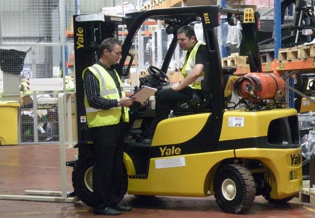 Forklift-trucks-operator