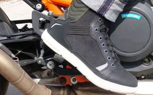 Motorcycle shoes